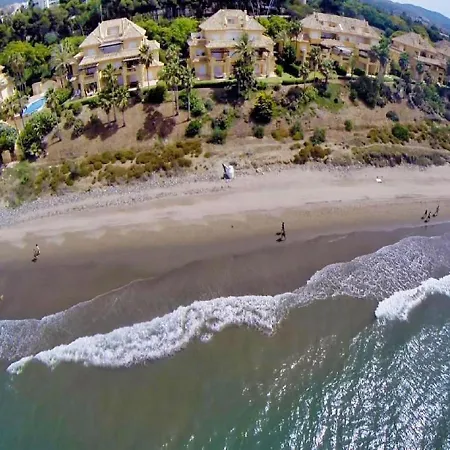 Apartment Rio Real Playa Beachfront, Marbella