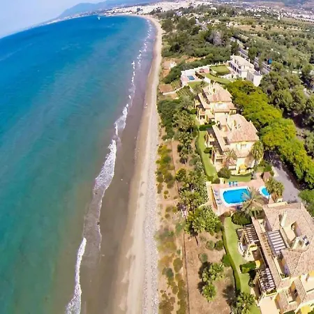 Apartment Rio Real Playa Beachfront, Marbella